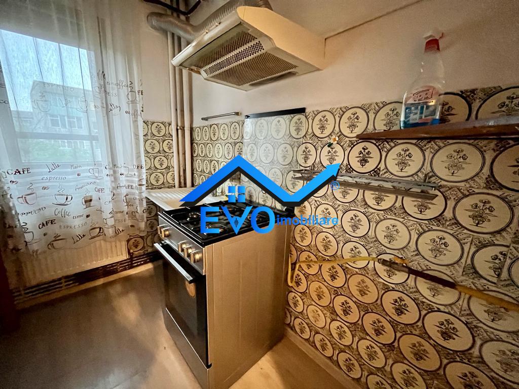 Apartament cu 3 camere, renovat, de inchiriat, Alexandru Cel Bun