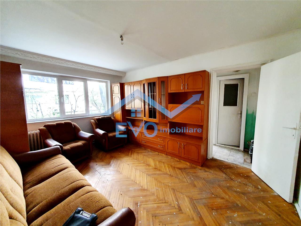 Vanzare apartament 2 camere, zona Dacia, cu acces in gradina