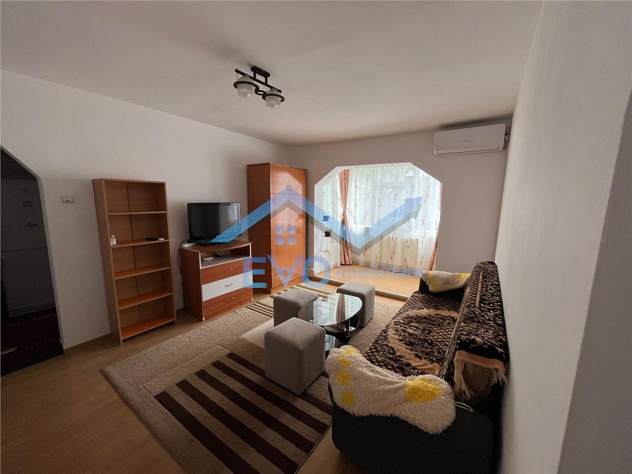Apartament 2 camere, semidecomandat, Mircea cel Batran