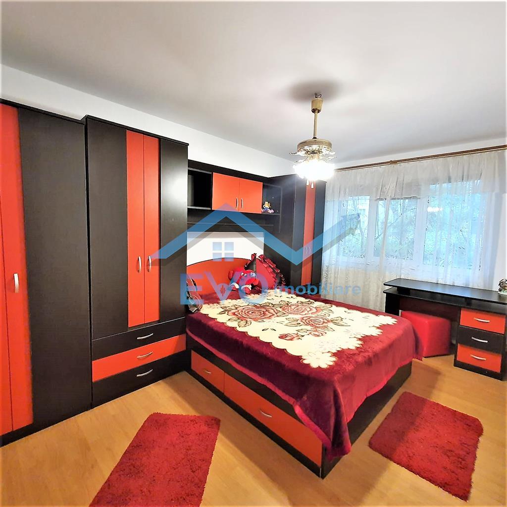 Apartament 3 camere, decomandat, 66 MP, zona Tatarasi