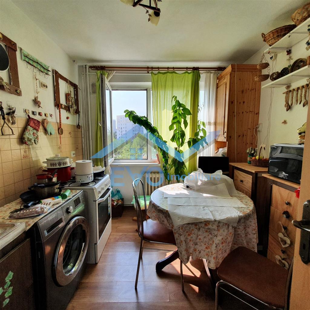 Apartament 3 camere, decomandat, bloc 1980, Alexandru Cel Bun