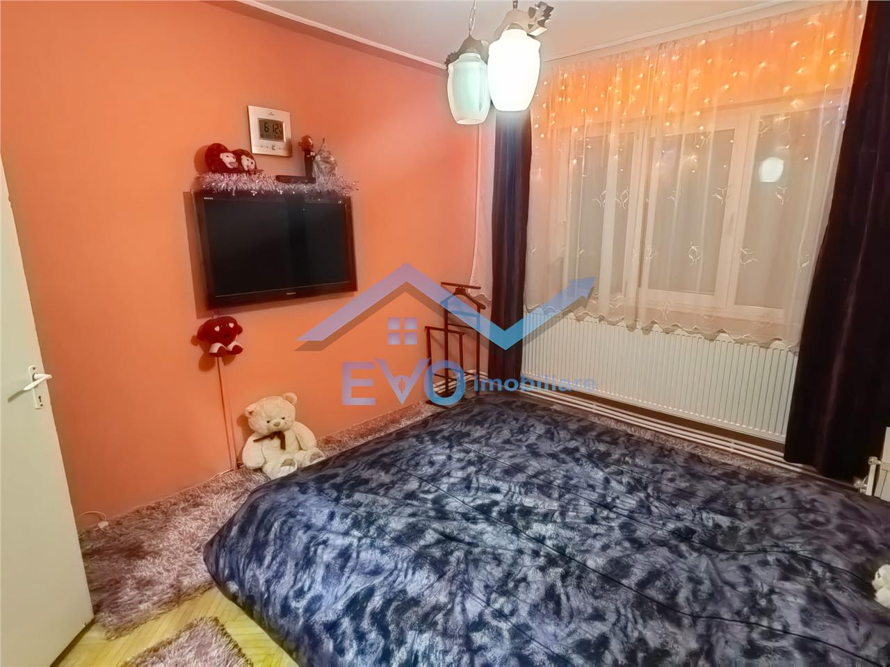 Vanzare apartament 4 camere decomandat etaj 2 in zona Tatarasi
