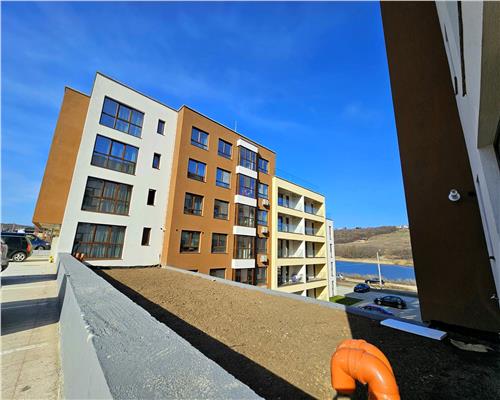Apartament nou cu 3 camere, 2 bai, 2 balcoane, 90 mp, etaj 1,  cu vedere spre lac, Moara de Vant, Iasi, De vanzare